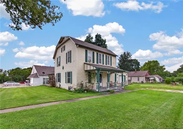 image of 325 W Broadway St, Peculiar, MO 64078 | MLS# 2637492