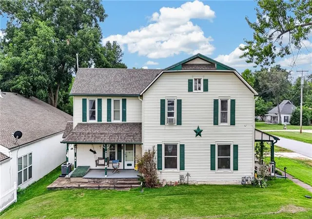 43rd image of 325 W Broadway St, Peculiar, MO 64078 | MLS# 2637492