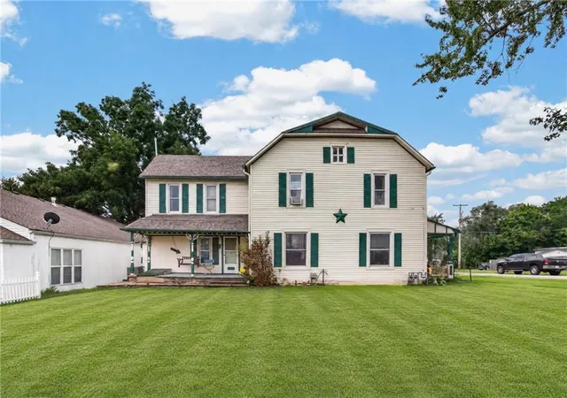 image of 325 W Broadway St, Peculiar, MO 64078 | MLS# 2637492