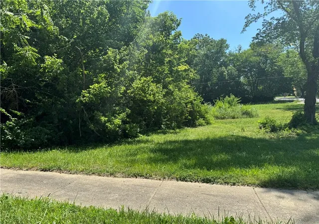 1st image of 2327 Woodland Ave, Kansas City, MO 64108 | MLS# 2637495