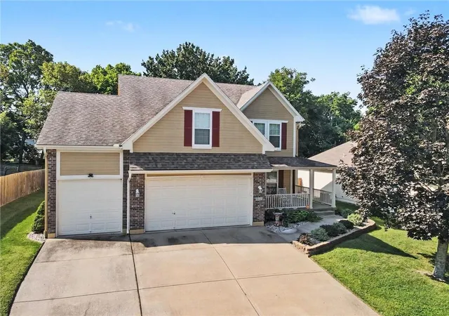 Photo 2 of Single family home for sale at 508 Ne Hans Dr, Blue Springs, MO 64014 | MLS# 2637496 | Listing updated on 2026-10-08