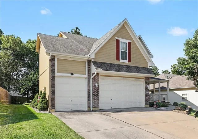 Photo 3 of Single family home for sale at 508 Ne Hans Dr, Blue Springs, MO 64014 | MLS# 2637496 | Listing updated on 2026-10-08