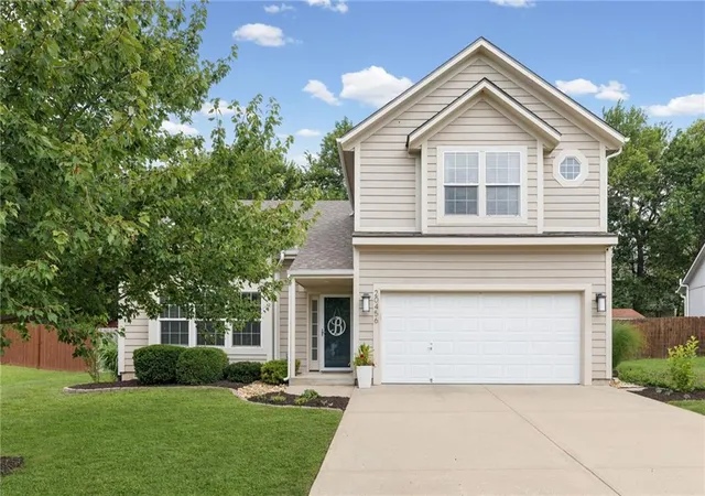 2nd image of 20456 W 220th Ter, Spring Hill, KS 66083 | MLS# 2637501