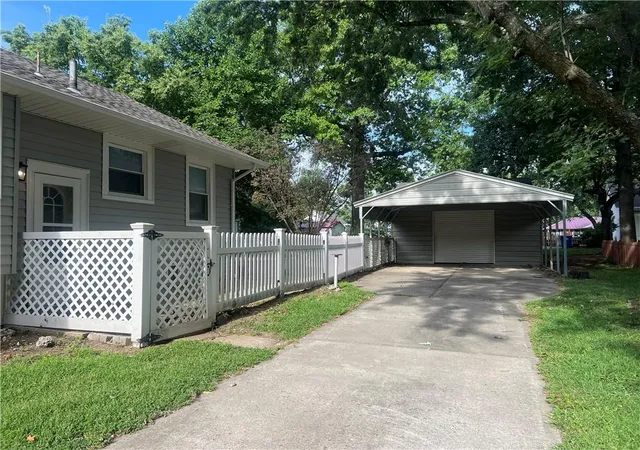 5th image of 505 S 2Nd St, Odessa, MO 64076 | MLS# 2637504