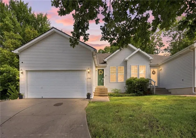 Listing Photo 3 - Condo for sale in building located at 11700 E 85th St, Raytown, MO 64138
