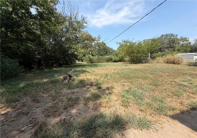 18th image of 916 E 8th St, Cherryvale, KS 67335 | MLS# 2637508