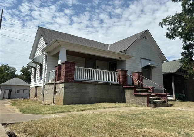 2nd image of 306 S Margrave St, Fort Scott, KS 66701 | MLS# 2637509