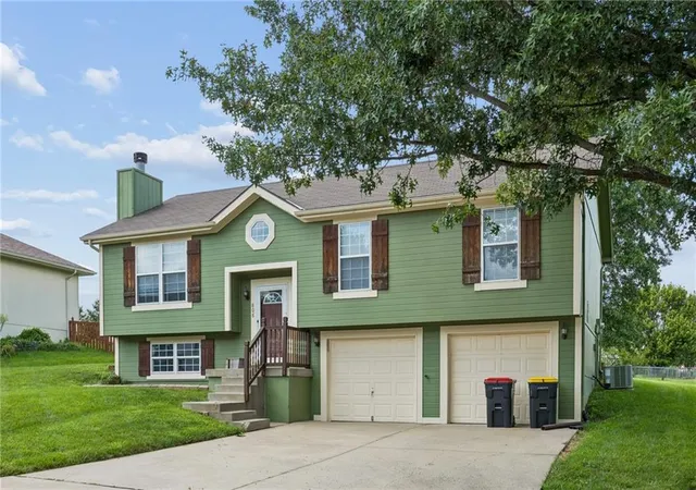 1st image of 808 Pine Crest Ave, Kearney, MO 64060 | MLS# 2637512