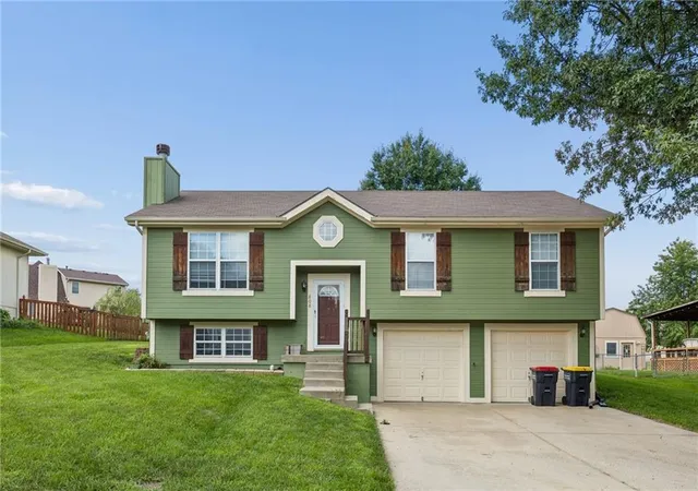 2nd image of 808 Pine Crest Ave, Kearney, MO 64060 | MLS# 2637512