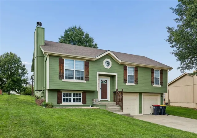 3rd image of 808 Pine Crest Ave, Kearney, MO 64060 | MLS# 2637512
