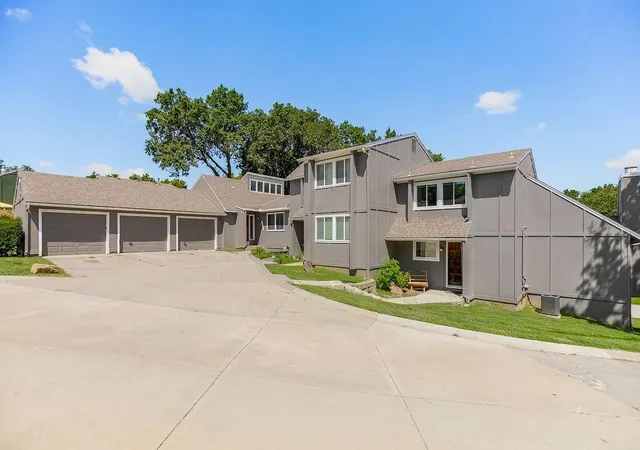 Photo 2 of Townhouse for sale at 1028 Nw 70th Court, Kansas City, MO 64118 | MLS# 2637513 | Listing updated on 2026-09-03