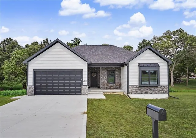 1st image of 1613 S Ash Ct, Ottawa, KS 66067 | MLS# 2637514