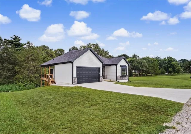 3rd image of 1613 S Ash Ct, Ottawa, KS 66067 | MLS# 2637514