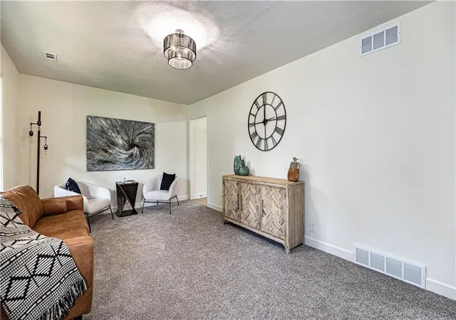 2nd image of 1124 E Cedar St, Olathe, KS 66061 | MLS# 2637515