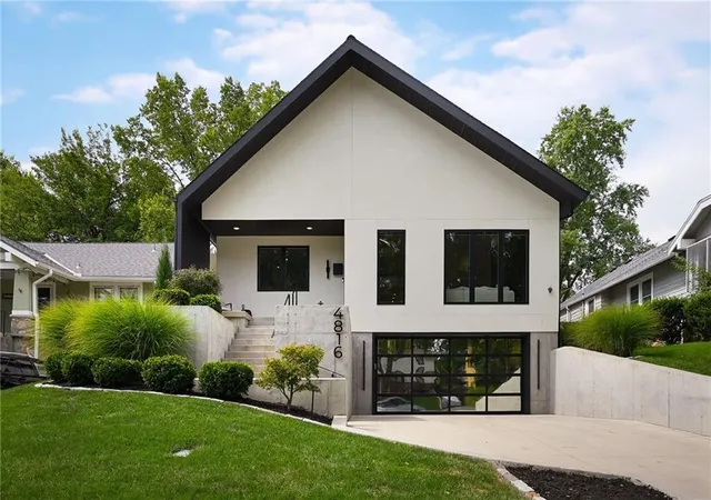 Photo 1 of Single family home for sale at 4816 Westwood Rd, Kansas City, MO 64112 | MLS# 2637517 | Listing updated on 2026-09-01