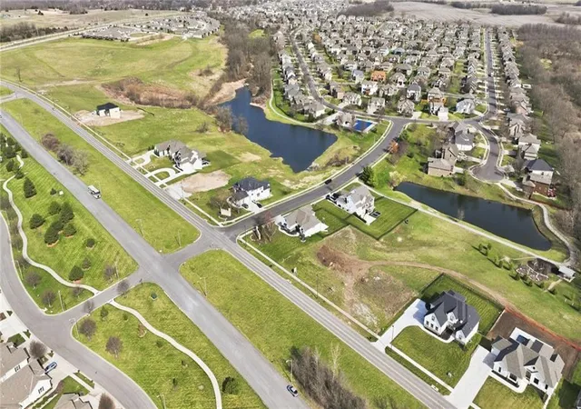 5th image of 2114 Ne Shoal Creek Pkwy, Kansas City, MO 64155 | MLS# 2637520