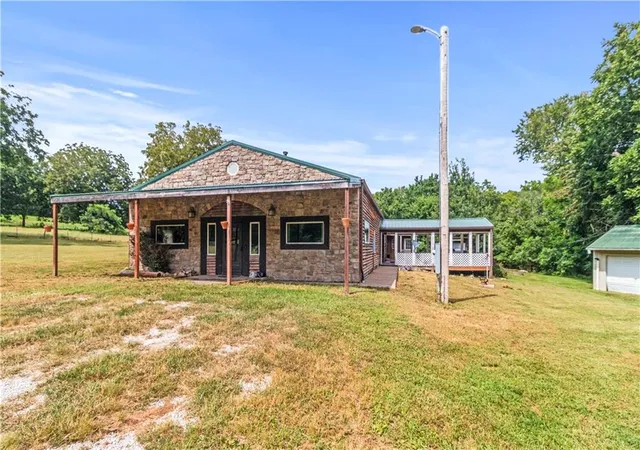 1st image of 977 Nw 1651 Rd, Bates City, MO 64011 | MLS# 2637523