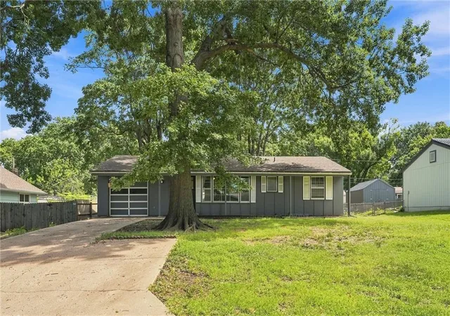 1st image of 8725 Larsen St, Overland Park, KS 66214 | MLS# 2637524