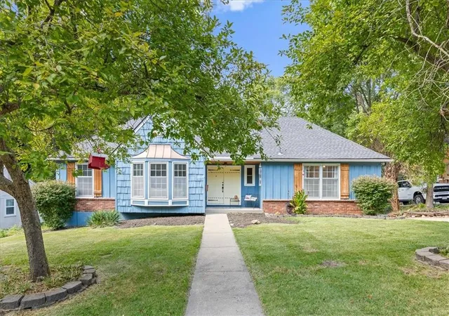 Photo 2 of Single family home for sale at 1308 E 97 Ter, Kansas City, MO 64131 | MLS# 2637530 | Listing updated on 2026-10-22