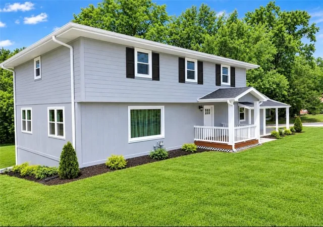 Photo 2 of Single family home for sale at 5602 S 40th Street, Saint Joseph, MO 64503 | MLS# 2637531 | Listing updated on 2026-09-26