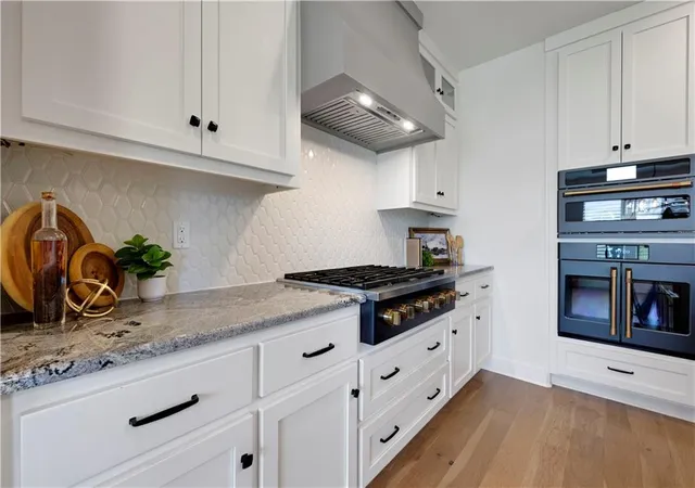 Photo 3 of Single family home for sale at 17404 Gillette St, Overland Park, KS 66221 | MLS# 2637534 | Listing updated on 2026-10-13