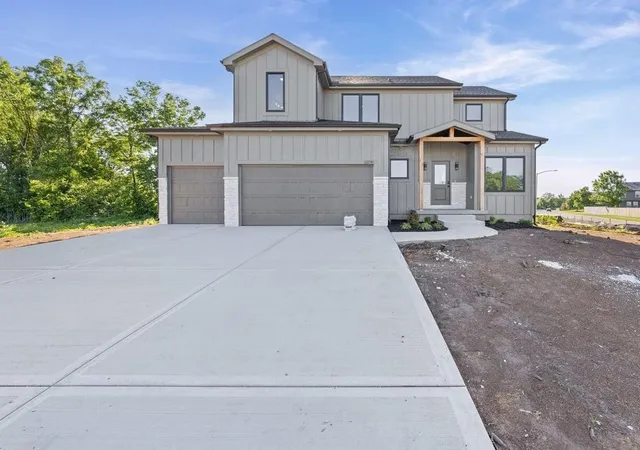 1st image of 16561 W 165th Pl, Olathe, KS 66062 | MLS# 2637535