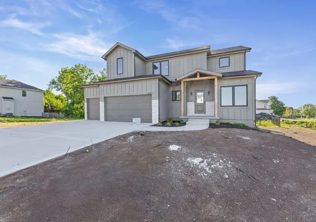 2nd image of 16561 W 165th Pl, Olathe, KS 66062 | MLS# 2637535