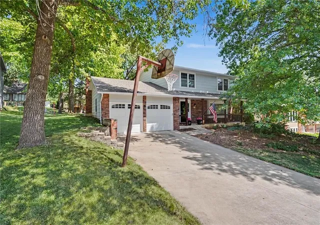 2nd image of 3200 Longhorn Dr, Lawrence, KS 66049 | MLS# 2637540