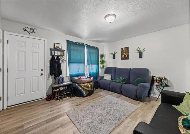 Listing Photo 4 - Condo for sale in building located at 18872 Wigwam Dr, Independence, MO 64056