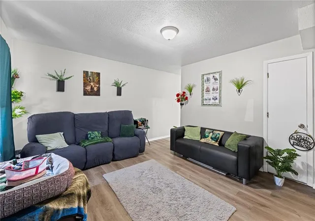 Listing Photo 5 - Condo for sale in building located at 18872 Wigwam Dr, Independence, MO 64056