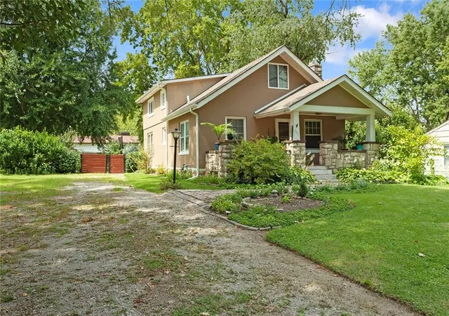 Photo 3 of Single family home for sale at 5812 Elm Ave, Kansas City, MO 64133 | MLS# 2637548 | Listing updated on 2026-09-05