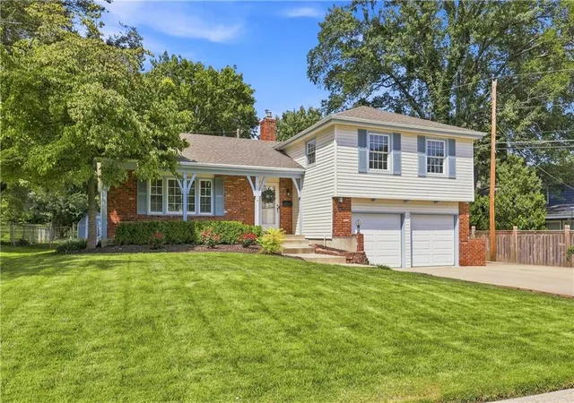 Photo 2 of Sale Pending at 9110 W 89th Terrace, Overland Park, KS 66212 | MLS# 2637553 | Listing updated on 2026-08-29