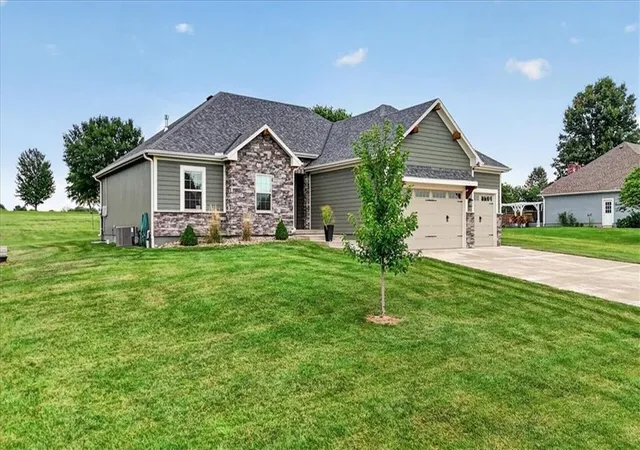 2nd image of 20821 S Jefferson Pkwy, Pleasant Hill, MO 64080 | MLS# 2637555