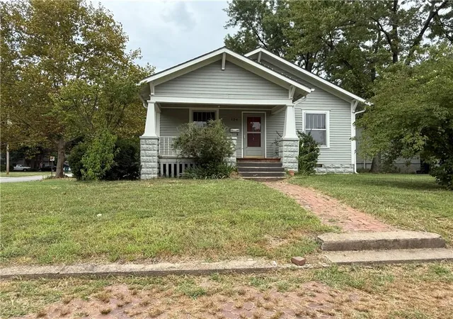 1st image of 124 W Quincy St, Pittsburg, KS 66762 | MLS# 2637557