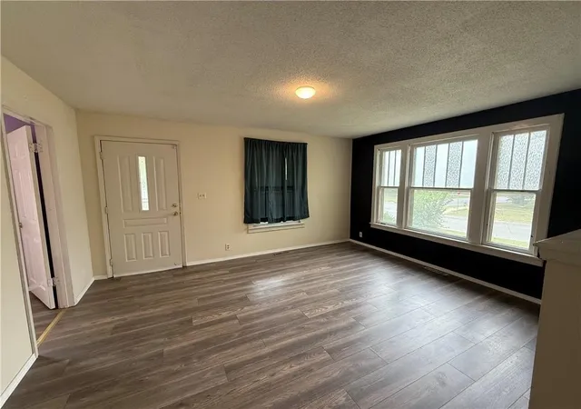 3rd image of 124 W Quincy St, Pittsburg, KS 66762 | MLS# 2637557