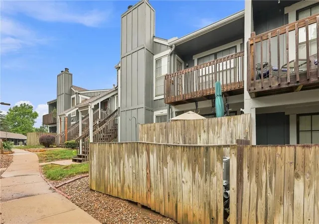 3rd image of 12723 W 110Th Ter, Overland Park, KS 66210 | MLS# 2637560