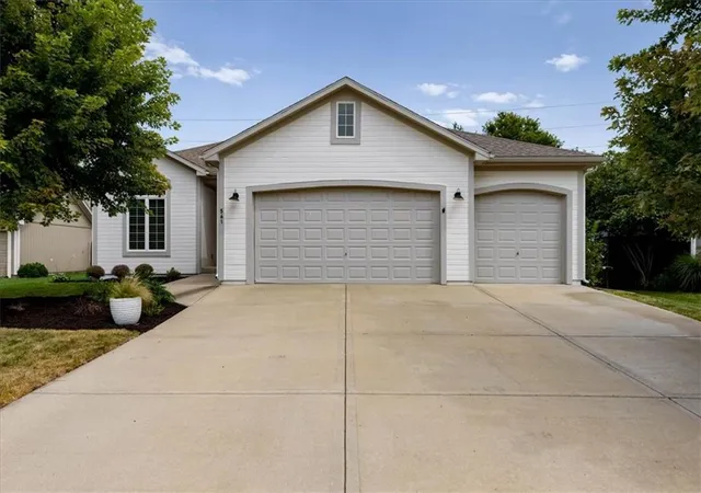 1st image of 561 N Evergreen St, Gardner, KS 66030 | MLS# 2637562