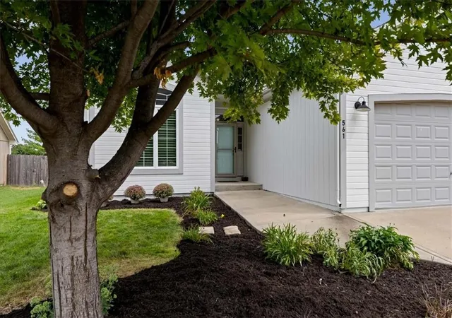 3rd image of 561 N Evergreen St, Gardner, KS 66030 | MLS# 2637562