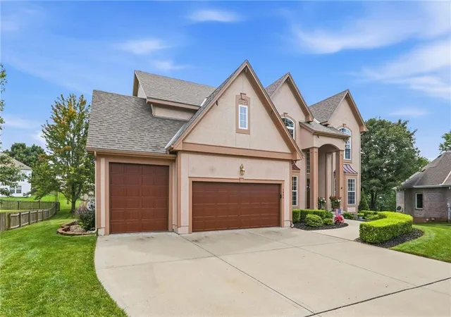 2nd image of 2603 Sw Winterbrook Cir Sw, Lees Summit, MO 64081 | MLS# 2637563