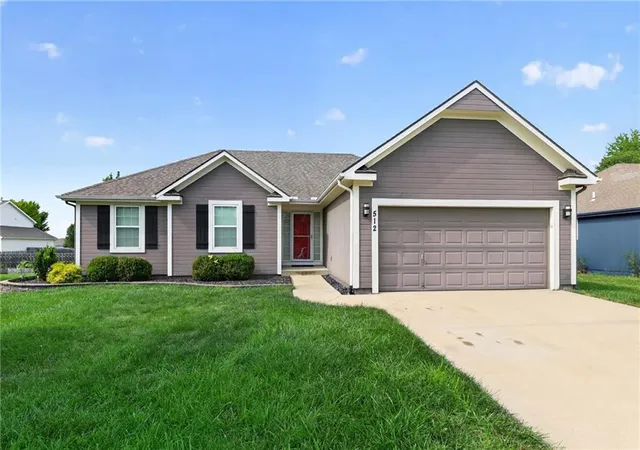 1st image of 512 E Cheyenne St, Gardner, KS 66030 | MLS# 2637569