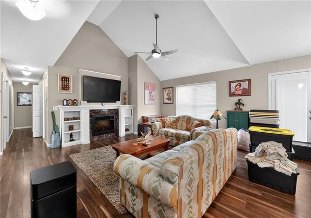 Photo 3 of Sale Pending at 512 E Cheyenne St, Gardner, KS 66030 | MLS# 2637569 | Listing updated on 2026-08-25