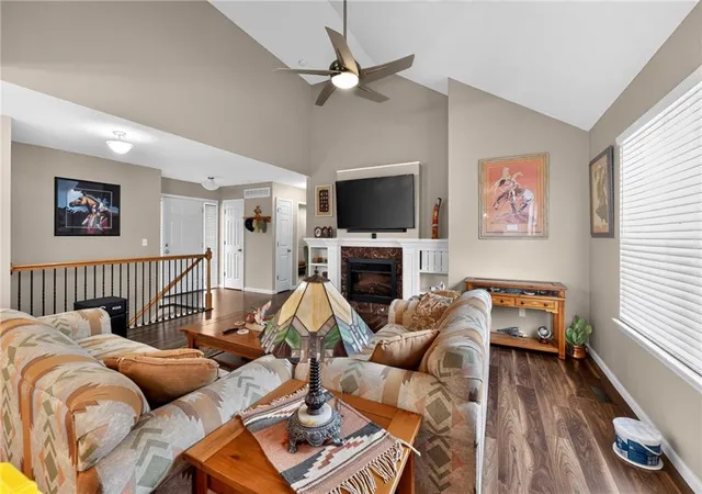 Photo 4 of Sale Pending at 512 E Cheyenne St, Gardner, KS 66030 | MLS# 2637569 | Listing updated on 2026-08-25