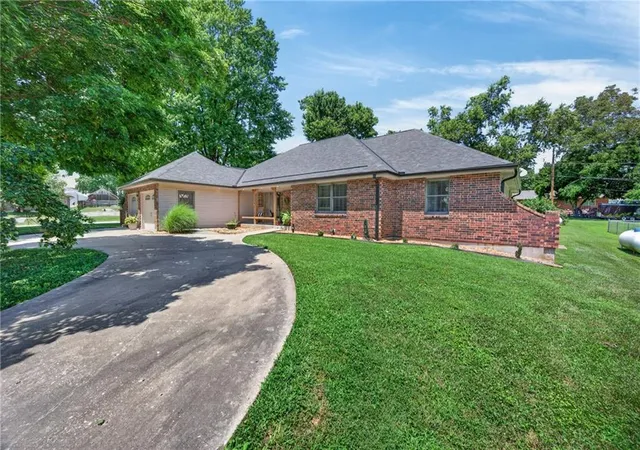 Photo 3 of Sale Pending at 101 E Buford St, Wellington, MO 64097 | MLS# 2637570 | Listing updated on 2026-09-03