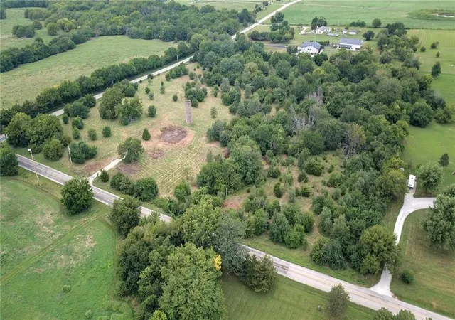 2nd image of 271st New Lancaster St, Louisburg, KS 66071 | MLS# 2637574