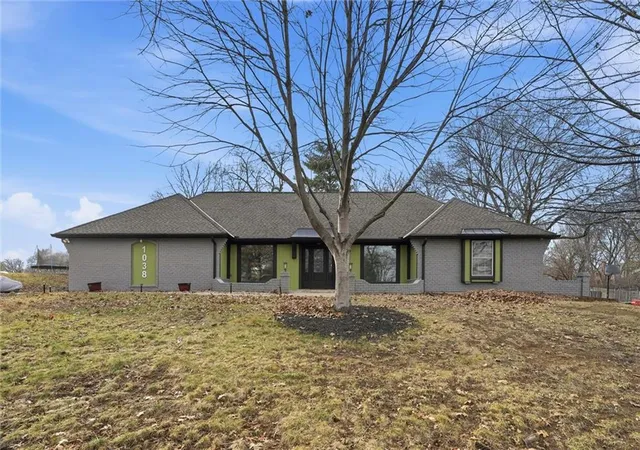 2nd image of 1038 N Woodland Ct, Kansas City, MO 64118 | MLS# 2637578