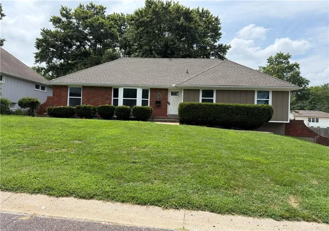 1st image of 7504 Overton Ave, Raytown, MO 64138 | MLS# 2637583