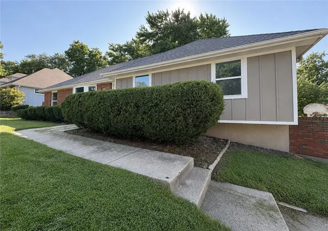 Photo 2 of Single family home for sale at 7504 Overton Ave, Raytown, MO 64138 | MLS# 2637583 | Listing updated on 2026-08-29