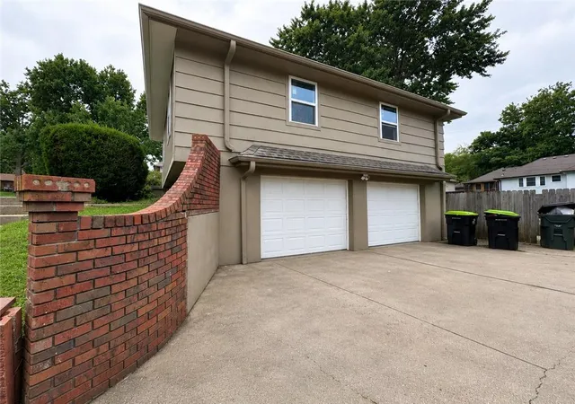 Photo 3 of Single family home for sale at 7504 Overton Ave, Raytown, MO 64138 | MLS# 2637583 | Listing updated on 2026-09-26