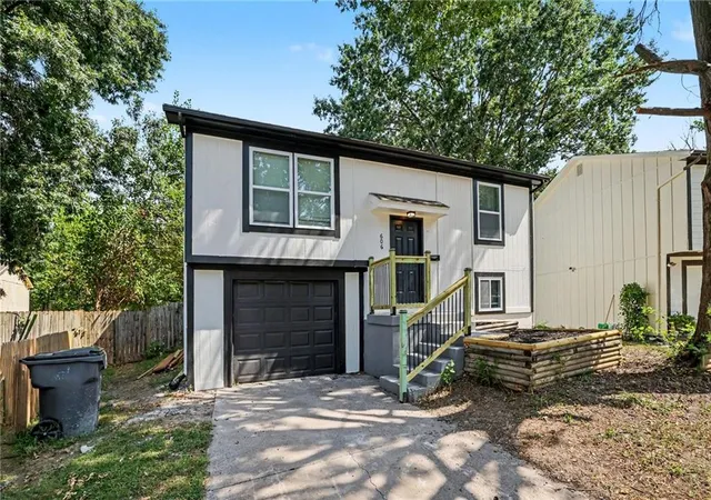 2nd image of 606 E Welston Ave, Olathe, KS 66061 | MLS# 2637586