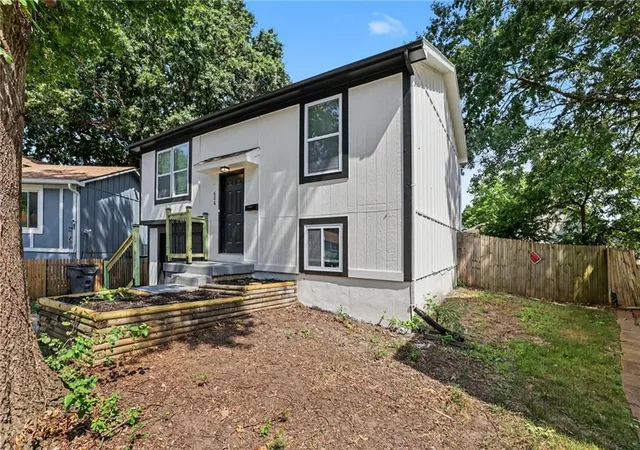 3rd image of 606 E Welston Ave, Olathe, KS 66061 | MLS# 2637586